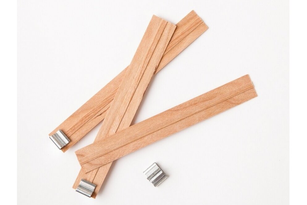 Koka daktis “Crackling Booster Wick .04”, platums 22,2 mm / garums 127 mm, ar turētājiem 3 Koka daktis “Crackling Booster Wick .04”, platums 22,2 mm / garums 127 mm, ar turētājiem 3