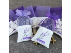 Levandų žiedai violetiniame organza maišelyje (su levandų motyvais)