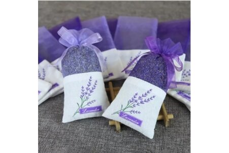 Lavandas ziedi violetā organzas maisiņā (ar lavandas motīviem) 1