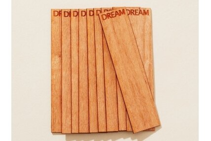Koka daktis "Crackling Word Wick DREAM .04", platums 15,875 mm / garums 79,37 mm, BEZ turētājiem Koka daktis "Crackling Word Wick DREAM .04", platums 15,875 mm / garums 79,37 mm, BEZ turētājiem