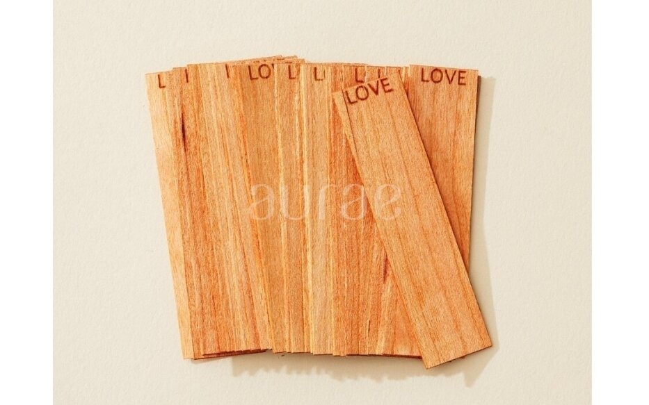 Medinės dagtys „Crackling  Word Wick LOVE .04“, dydis 15,875 mm / 79,37 mm BE LAIKIKLIŲ