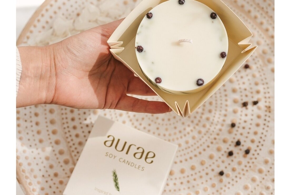 Dabīga sojas vaska svece ar egļu skujām 250 g Dabīga sojas vaska svece ar egļu skujām 250 g