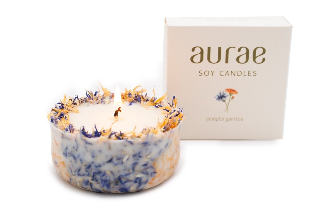 Dabīga sojas vaska svece ar rudzupuķu - kliņģerīšu ziedlapiņām 250 g 2