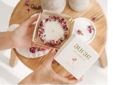 Natural Soy Wax Candle With Rose Petals 250 g