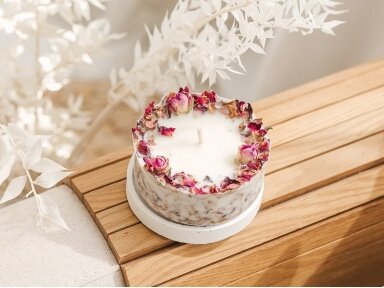 Natural Soy Wax Candle With Rose Petals 250 g