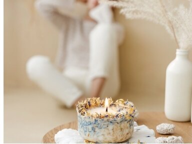 Natural Soy Wax Candle With Cornflower - Marigold Petals 250 G