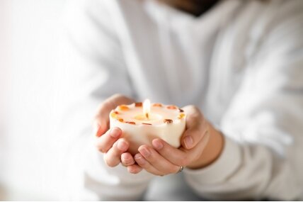 Dabīga sojas vaska svece ar dzintara gabaliņiem 250 g 5 Dabīga sojas vaska svece ar dzintara gabaliņiem 250 g 5