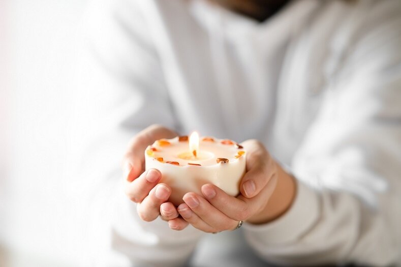 Dabīga sojas vaska svece ar dzintara gabaliņiem 250 g 5