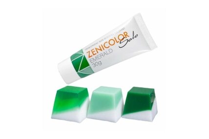 Caurspīdīgas neizplūstošas “izkausē un ielej” krāsvielas ziepju bāzei ZENICOLOR SOLO Emerald 30 g Caurspīdīgas neizplūstošas “izkausē un ielej” krāsvielas ziepju bāzei ZENICOLOR SOLO Emerald 30 g