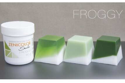 Caurspīdīgas neizplūstošas “izkausē un ielej” krāsvielas ziepju bāzei ZENICOLOR SOLO Froggy 60 g Caurspīdīgas neizplūstošas “izkausē un ielej” krāsvielas ziepju bāzei ZENICOLOR SOLO Froggy 60 g